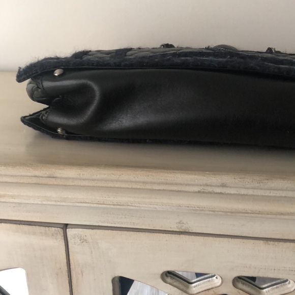 Stunning Authentic Chanel Leather and Tweed-Like Tote Purse - Picture 4 of 9